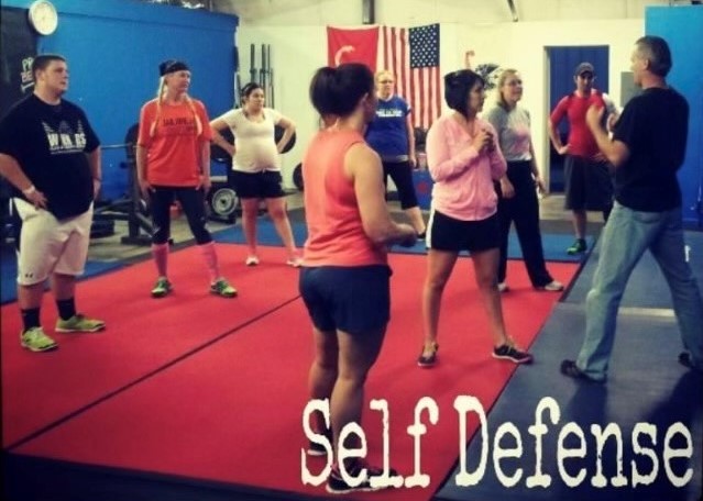 Pheyland Barthen instructing a self defense class